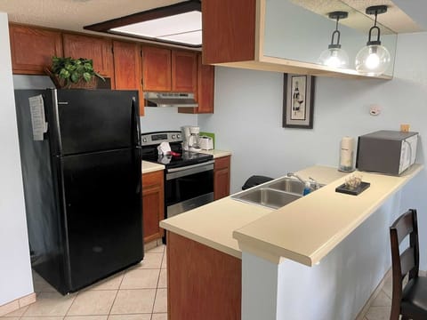 Condo, 1 Bedroom | Private kitchen | Fridge, oven, coffee/tea maker, toaster