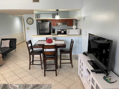 Condo, 1 Bedroom | Private kitchen | Fridge, oven, coffee/tea maker, toaster