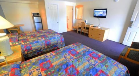 Single Room, 2 Double Beds | Free WiFi