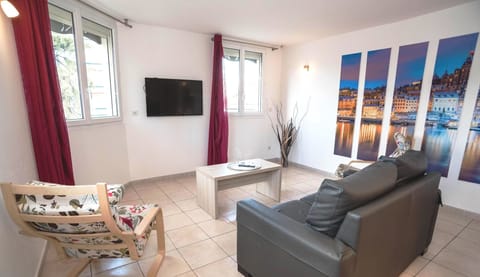 Apartment, 2 Bedrooms (Suède) - 50 meters away from hotel  | Living room | LED TV