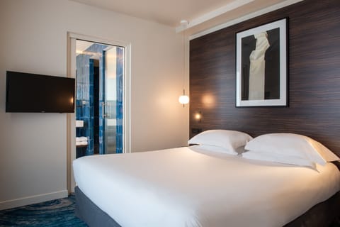 Junior Suite Executive | Premium bedding, minibar, in-room safe, individually decorated