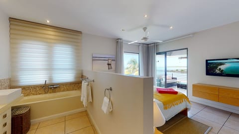 2 bedroom Beachfront Suite | Bathroom | Separate tub and shower, rainfall showerhead, free toiletries