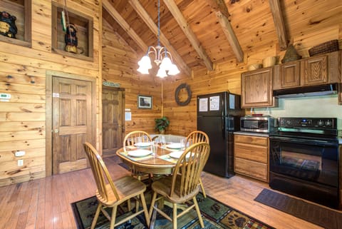 Cabin, 1 King Bed with Sofa bed, Pool Access | Dining