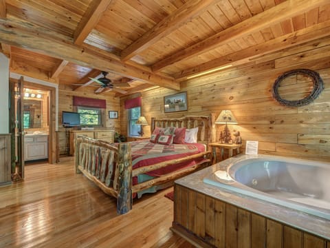 Cabin, Multiple Beds, Hot Tub, Garden View | 2 bedrooms, individually decorated, individually furnished, free WiFi