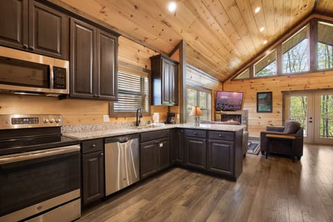 Cabin (Poolin Around) | Private kitchen | Coffee/tea maker