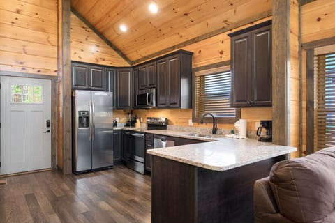 Cabin (Poolin Around) | Private kitchen | Coffee/tea maker