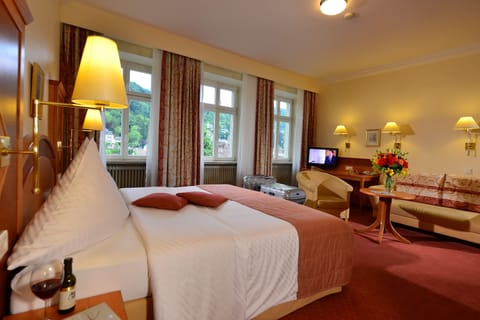 Superior Double Room | Hypo-allergenic bedding, pillowtop beds, minibar, in-room safe