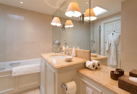 Standard Room, Lake View | Bathroom | Combined shower/tub, deep soaking tub, free toiletries, hair dryer