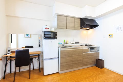 Room, 2 Bedrooms (801) | Private kitchen | Fridge, microwave, stovetop, electric kettle