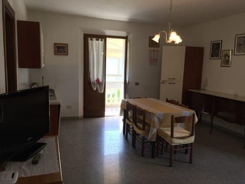 Family Apartment, 4 Bedrooms, 2 Bathrooms (Casa Tirrena 600m from sea) | Dining