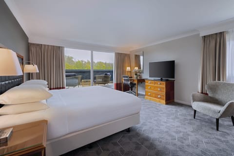 Suite, 1 Bedroom, Non Smoking | Premium bedding, down comforters, pillowtop beds, in-room safe