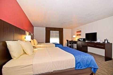 Studio, 2 Queen Beds, Kitchen | Pillowtop beds, minibar, in-room safe, desk