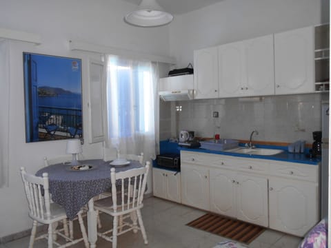 Apartment, 1 Bedroom, Balcony, Garden View | Interior