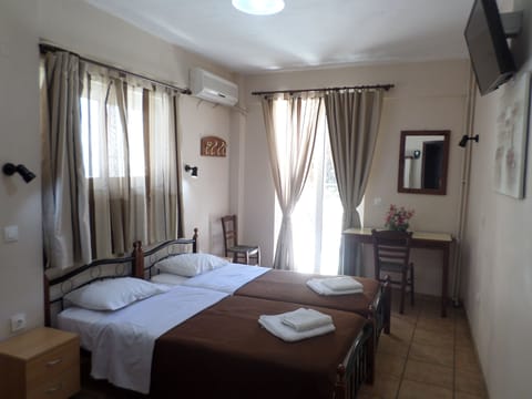 Twin Room, 2 Twin Beds, Non Smoking | In-room safe, blackout drapes, free WiFi, bed sheets