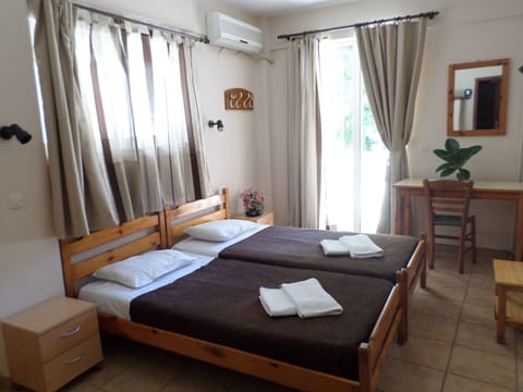 Twin Room, 2 Twin Beds, Non Smoking | In-room safe, blackout drapes, free WiFi, bed sheets