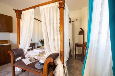 Romantic Studio Suite, 1 King Bed | 1 bedroom, premium bedding, in-room safe, individually decorated