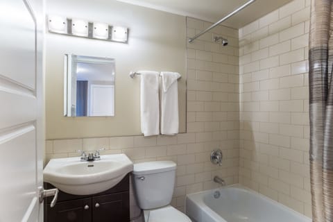 Apartment, 1 Bedroom | Bathroom | Towels