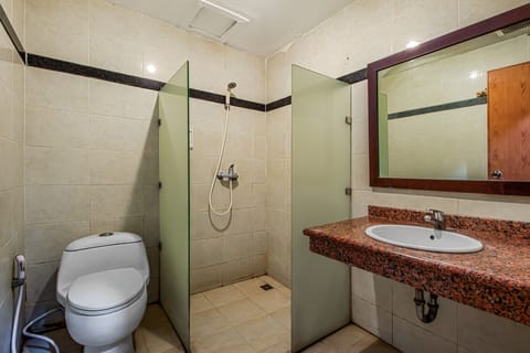 Suite | Bathroom | Shower, towels