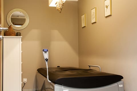 Steam room, hot stone massages, Thai massages, body scrubs