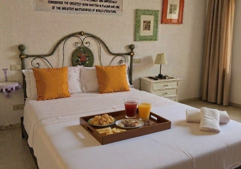 Double Room | Desk, free WiFi, bed sheets