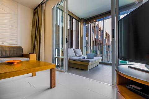 Jacuzzi Spa Suite (80 SQM.) | Balcony view