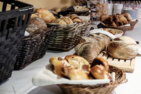 Daily buffet breakfast (CHF 24 per person)