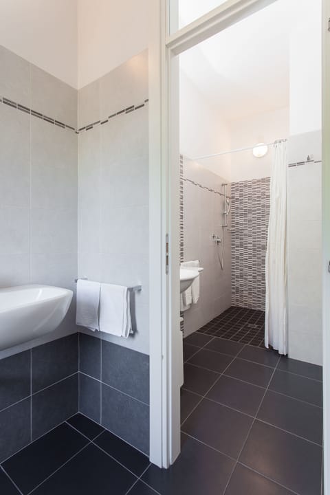 Double or Twin Room | Bathroom | Shower, free toiletries, hair dryer, bidet