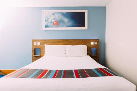 Standard Double Room | Iron/ironing board, free WiFi, bed sheets
