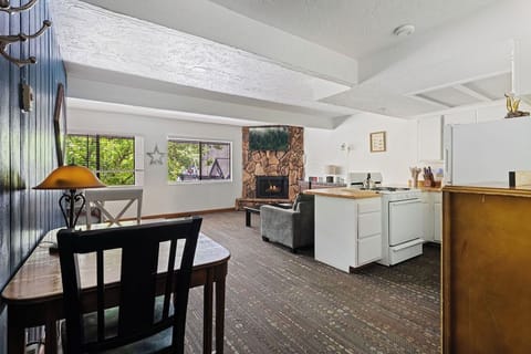 Brown Bear | Living area | 55-inch flat-screen TV with digital channels, streaming services