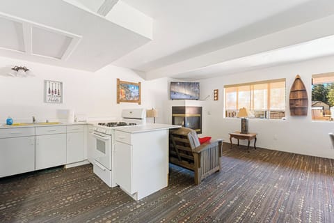 Grizzly Bear | Living area | 55-inch flat-screen TV with digital channels, streaming services