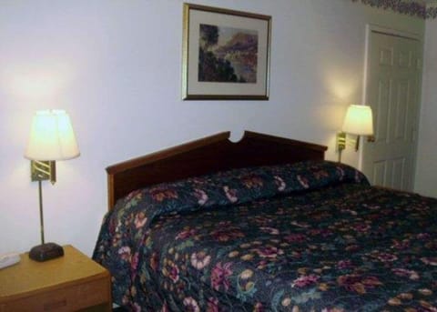 Iron/ironing board, rollaway beds, free WiFi, bed sheets