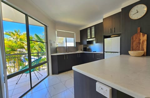 Standard Apartment, 1 Bedroom, Non Smoking, Garden View | Private kitchenette | Fridge, microwave, stovetop, electric kettle