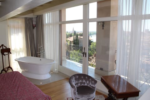 Luxury Suite, City View | Egyptian cotton sheets, premium bedding, down comforters