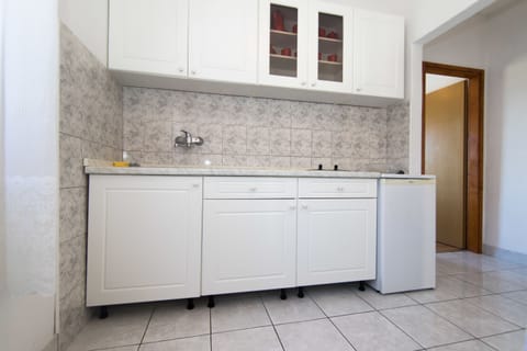 Apartment (A2) | Private kitchen | Fridge, stovetop, toaster, cookware/dishes/utensils