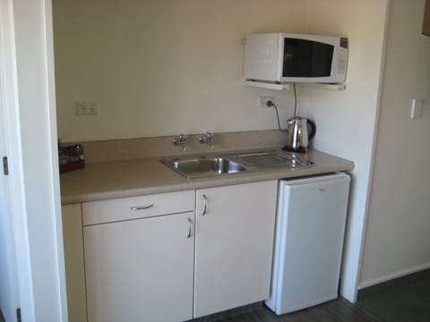 Luxury Suite, 1 Bedroom | Private kitchenette | Fridge, microwave, coffee/tea maker, electric kettle