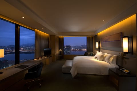 King, Executive Suite, 1 King Bed | View from room