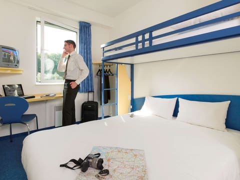 Standard Double Room, 1 Double Bed | Desk, blackout drapes, soundproofing, iron/ironing board