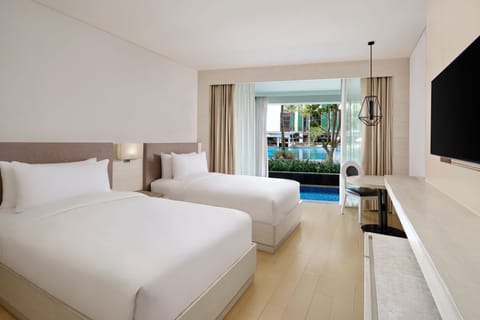 Room, 2 Twin Beds, View, Poolside | 1 bedroom, premium bedding, free minibar items, in-room safe