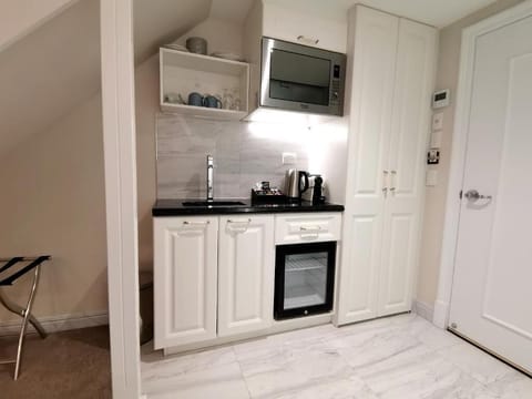 Family Duplex | Private kitchen | Mini-fridge, microwave, oven, espresso maker