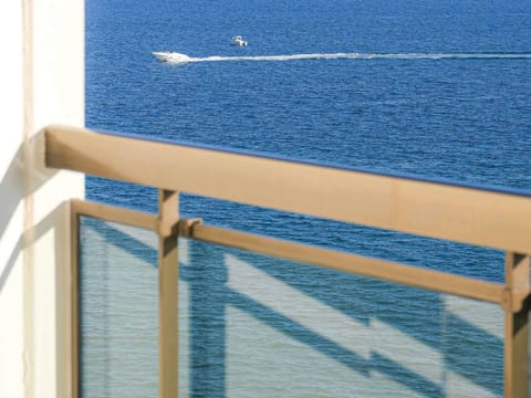 Premium bedding, pillowtop beds, in-room safe, desk