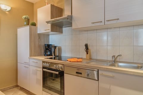 Apartment, 1 Bedroom | Private kitchen