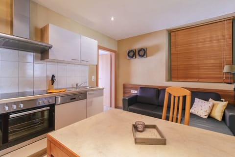 Apartment, 1 Bedroom | In-room dining