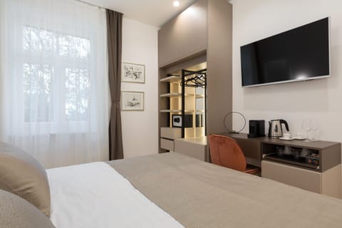 Luxury Double Room, Park View (4) | Premium bedding, down comforters, minibar, in-room safe