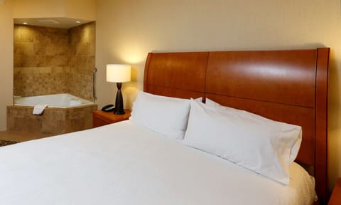 Junior Suite, 1 King Bed, Non Smoking, Jetted Tub | Down comforters, desk, blackout drapes, iron/ironing board