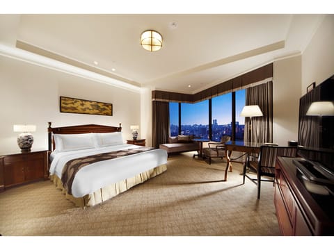 Premium bedding, minibar, in-room safe, desk