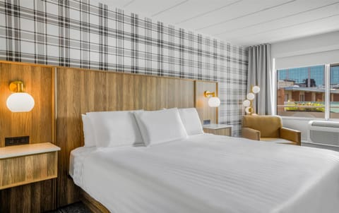 Premium Room, 1 King Bed, Non Smoking | In-room safe, desk, iron/ironing board, free cribs/infant beds