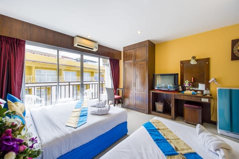 Standard Twin Room | In-room safe, laptop workspace, free WiFi, bed sheets