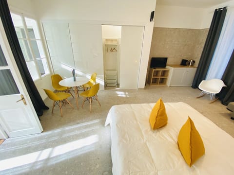 Deluxe Room | Egyptian cotton sheets, premium bedding, down comforters