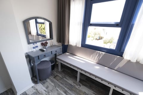 Exclusive Room | In-room safe, blackout drapes, free WiFi, bed sheets