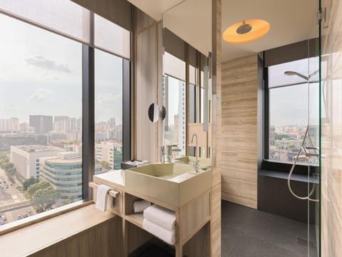 Signature Executive King | Bathroom | Eco-friendly toiletries, hair dryer, bathrobes, slippers